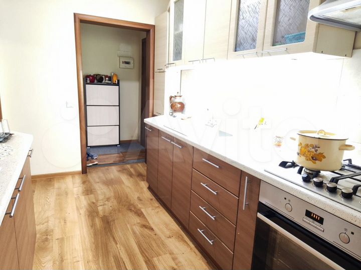 3-к. квартира, 81 м², 1/2 эт.