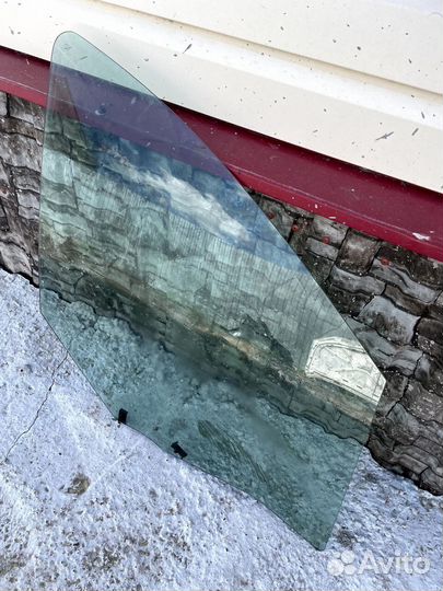 Стекло переднее правое Peugeot 308