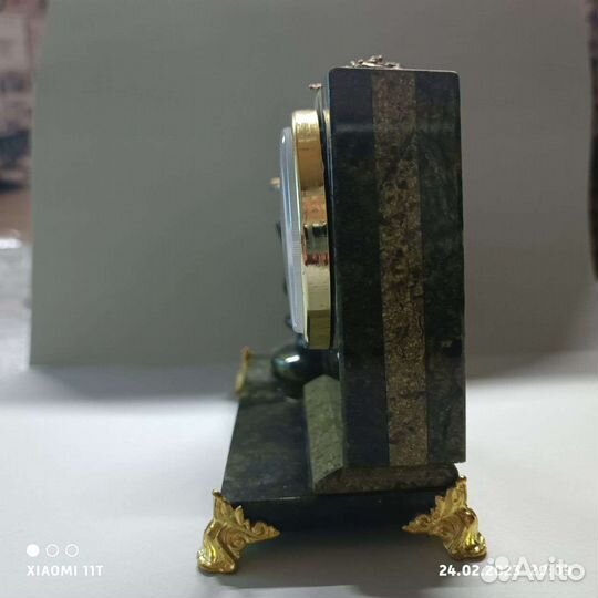 Настольные часы в камне с подсвечником