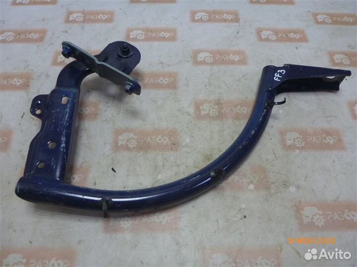 Петля крышки багажника задняя правая Ford Focus