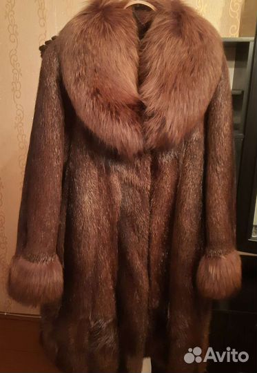 Шуба из нутрии с воротом из песца