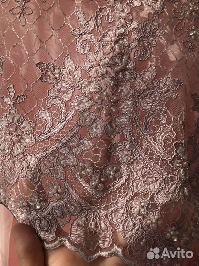 Платье с гипюром