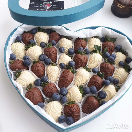 Клубника в бельгийском шоколаде букеты