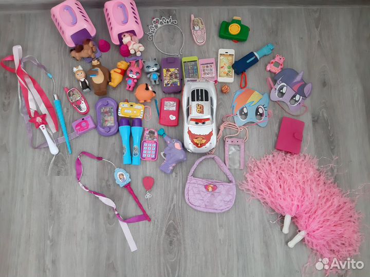 Много игрушек