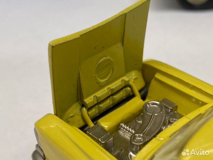 Москвич А3 без ми (3 зажима, цвет, шильдик)