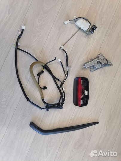 Запчасти от задней двери