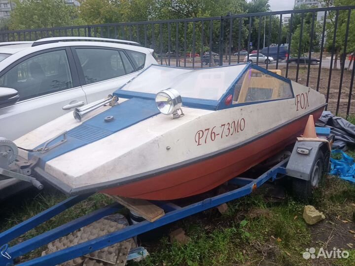 Лодка мотроная тримаран 