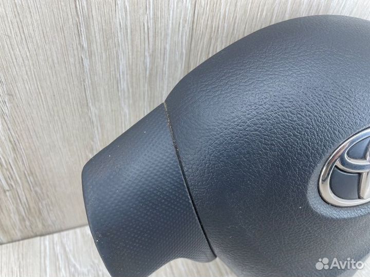 Подушка безопасности в рулевое колесо Toyota