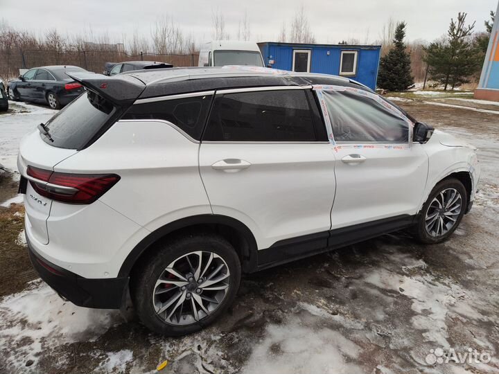 Geely Coolray 1.5 AMT, 2022, битый, 31 834 км