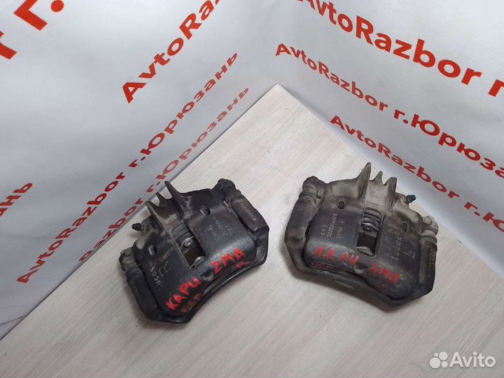 Суппорт передний Mitsubishi Carisma