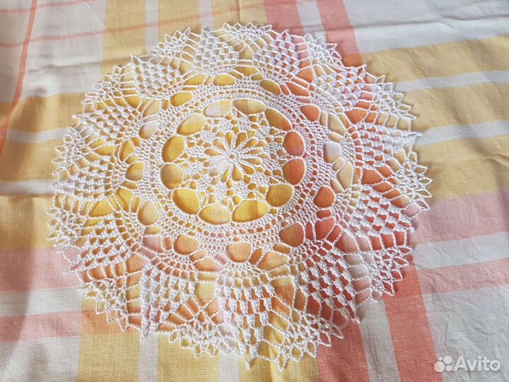 Салфетка Белая вязанная 35см. Декор дома интерьера