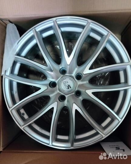 Комплект колесных дисков R18