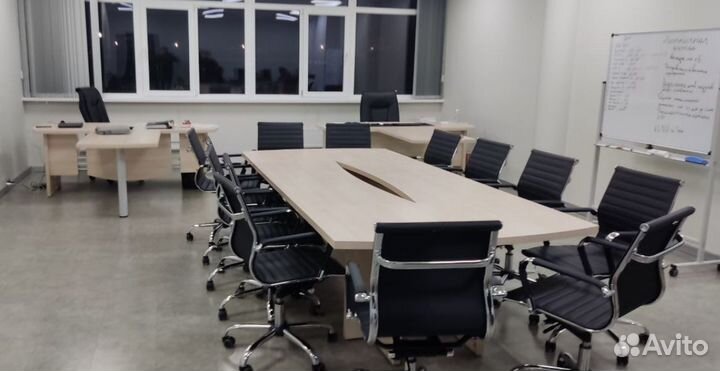 Стол переговрный. В наличии
