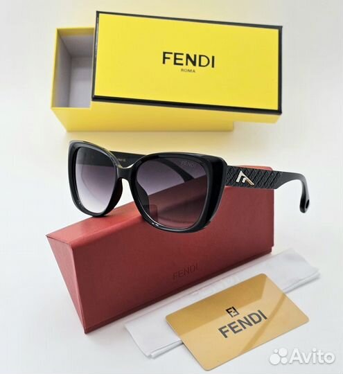 Солнцезащитные очки fendi