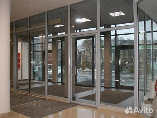 Дверь алюминиевая