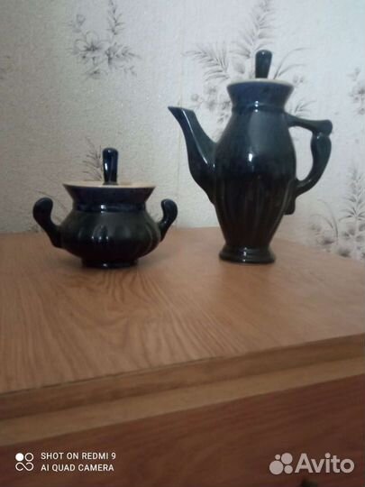 Заварочный чайник и сахарница