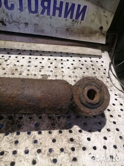 Стойка амортизатора переднего левого Kia Sorento