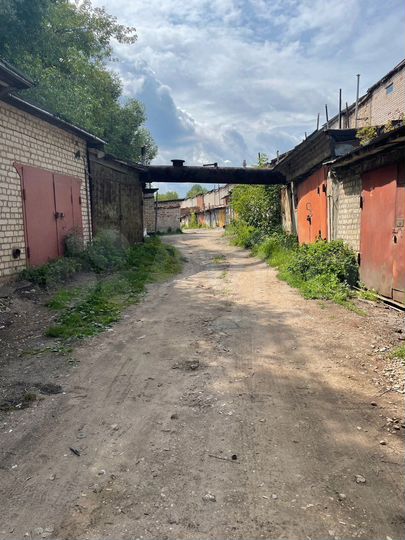 Гараж, > 30 м²