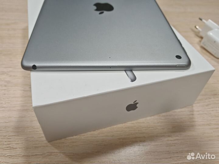 Планшет iPad 6 (32 GB, Wi-Fi)