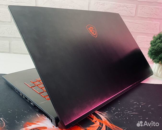 Мощный MSI 17,3/i5-10500H/RTX3050/RAM 16GB