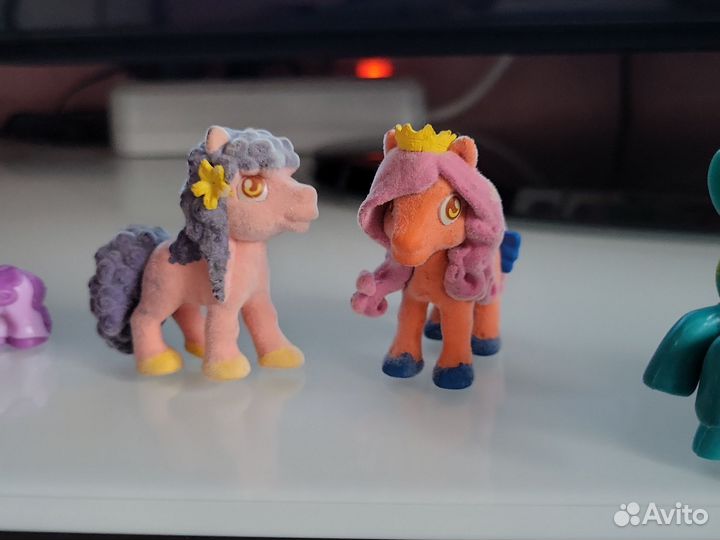 Фигурки лошадок