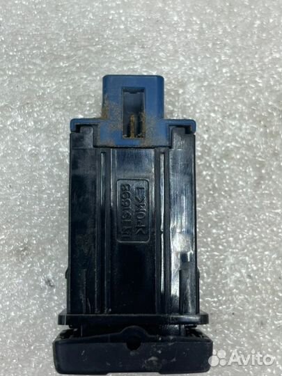 Кнопка подогрева сидений Toyota Corolla E180/E181