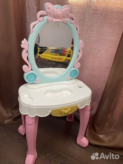 Трюмо с зеркалом