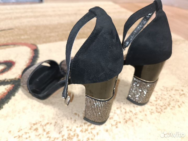 Босоножки женские