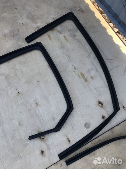 Уплотнитель стекла двери kia ceed 3 cd