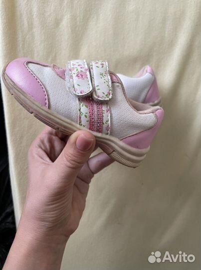 Кроссовки для девочки