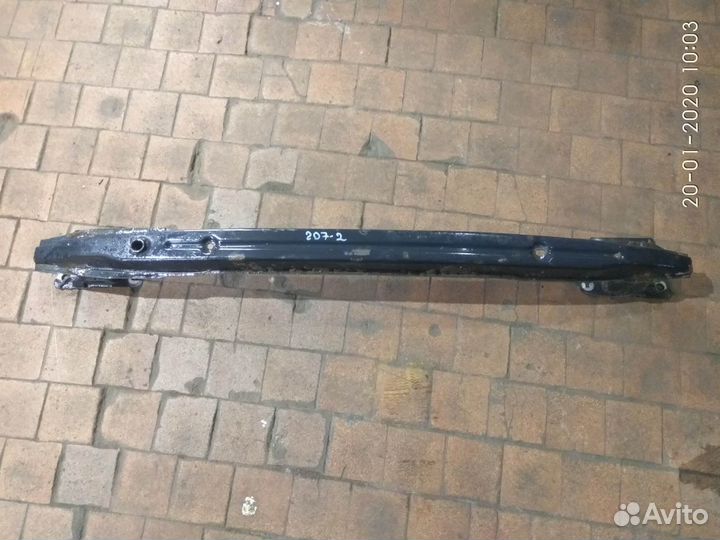 Железный усилитель заднего бампера на Пежо 207