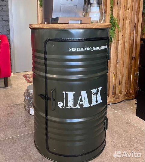 Бочка с дверцей и полками