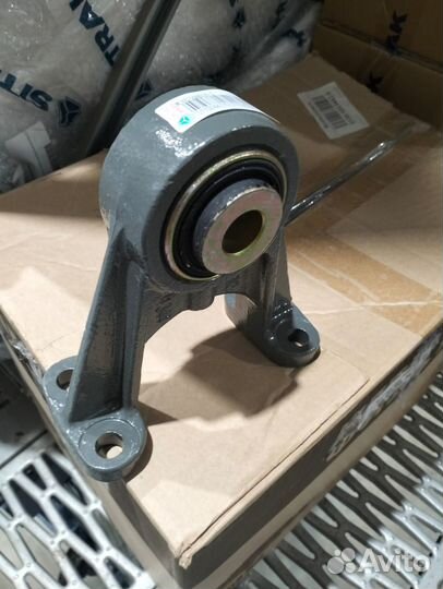 Верхний кронштейн заднего стабилизатора