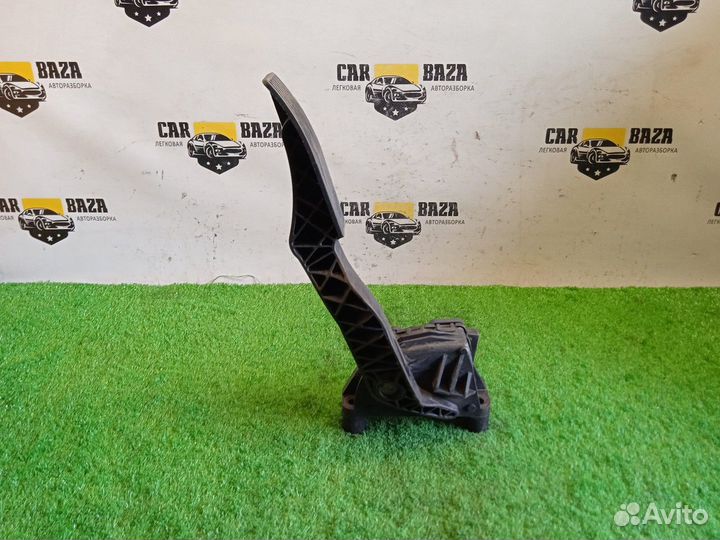 Педаль акселератора (газа)