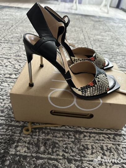 Босоножки женские 39 размер новые