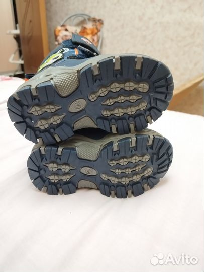Продам детские зимние ботинки размер 20