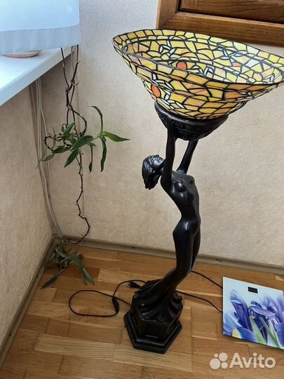 Лампа в Европейском стиле