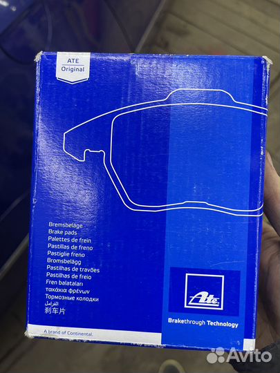 Продам новые задние тормозные колодки на mercedes