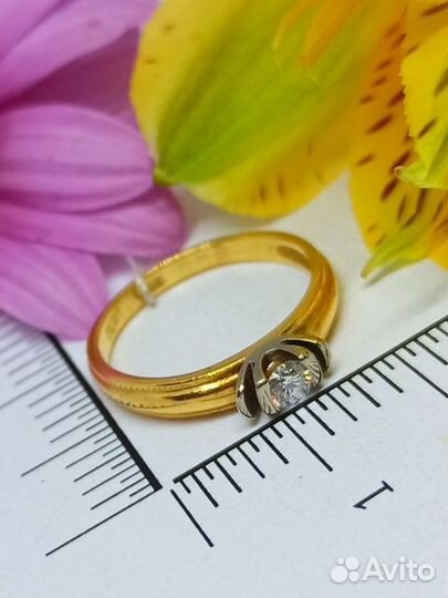 Кольцо с природным камнем Золото