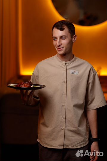 Помощник официанта / раннер