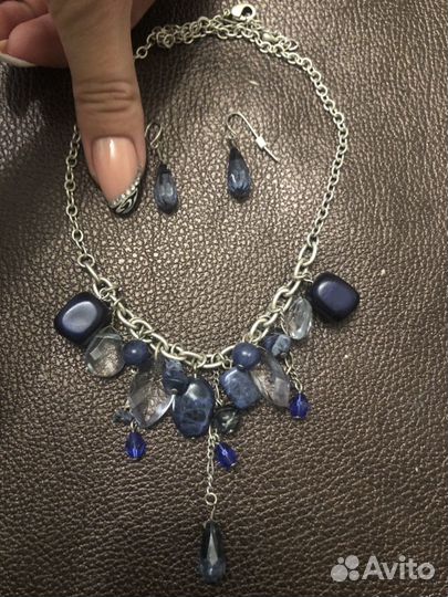 Серьги и цепь с камнями