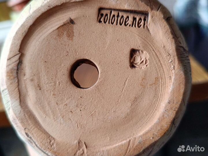 Глиняный горшок для цветов