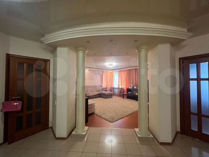 5-к. квартира, 240 м², 5/15 эт.