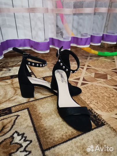 Продам босоножки