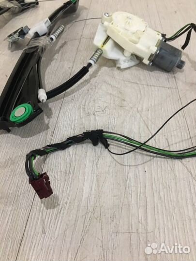 Стеклоподъемник передний левый Mercedes Benz C200