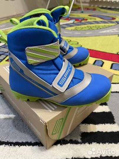 Лыжные ботинки