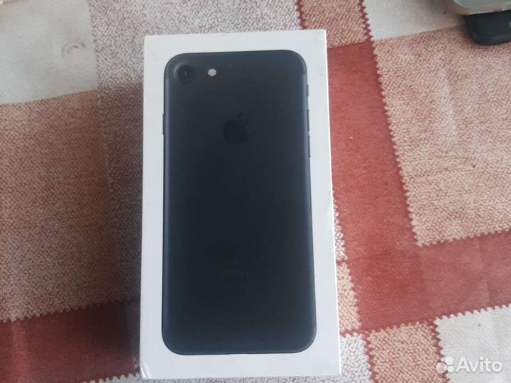 Телефон iPhone 7 32гб