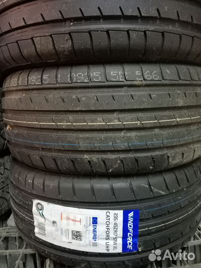 Windforce Catchfors UHP 235/45 R17 97W