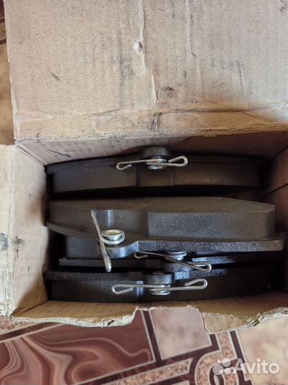 Тормозные колодки передние