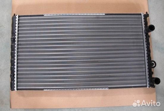 Радиатор охлаждения Фольцваген Пассат Passat III